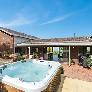 http://hobart-panoramic-view-with-spas.top-hotels-hobart.com